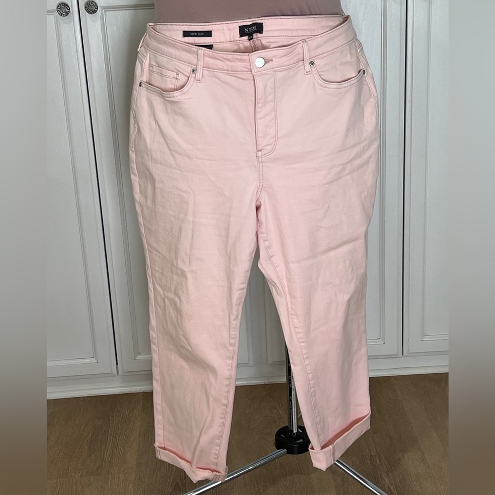 NYDJ Pink capris. “Sheri Slim” Lift and tuck technology. Worn twice. 16W